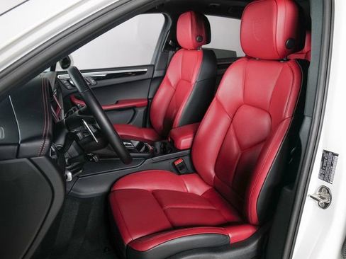 Certified 2023 Porsche Macan AWD/4WD image 5