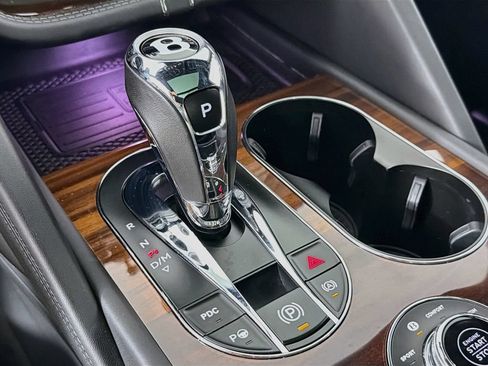 Used 2023 Bentley Bentayga AWD/4WD image 17