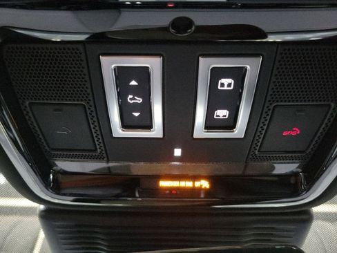 New 2026 Land Rover Range Rover Velar Dynamic SE image 21