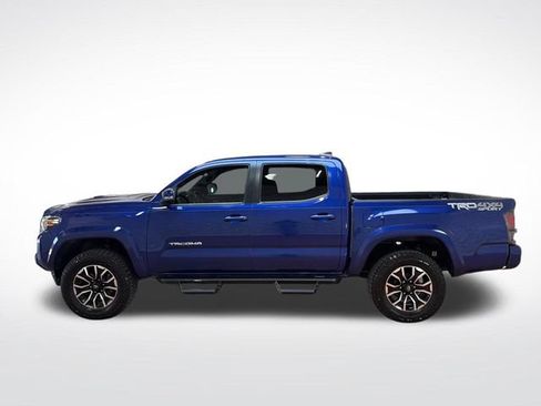 Used 2022 Toyota Tacoma TRD Sport w/ Technology Package AWD/4WD image 4