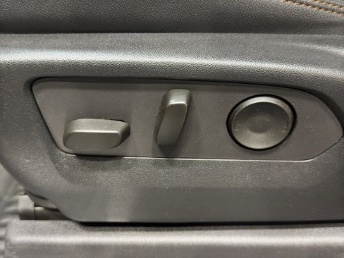 Used 2022 GMC Sierra 1500 AT4 w/ AT4 Premium Package image 19