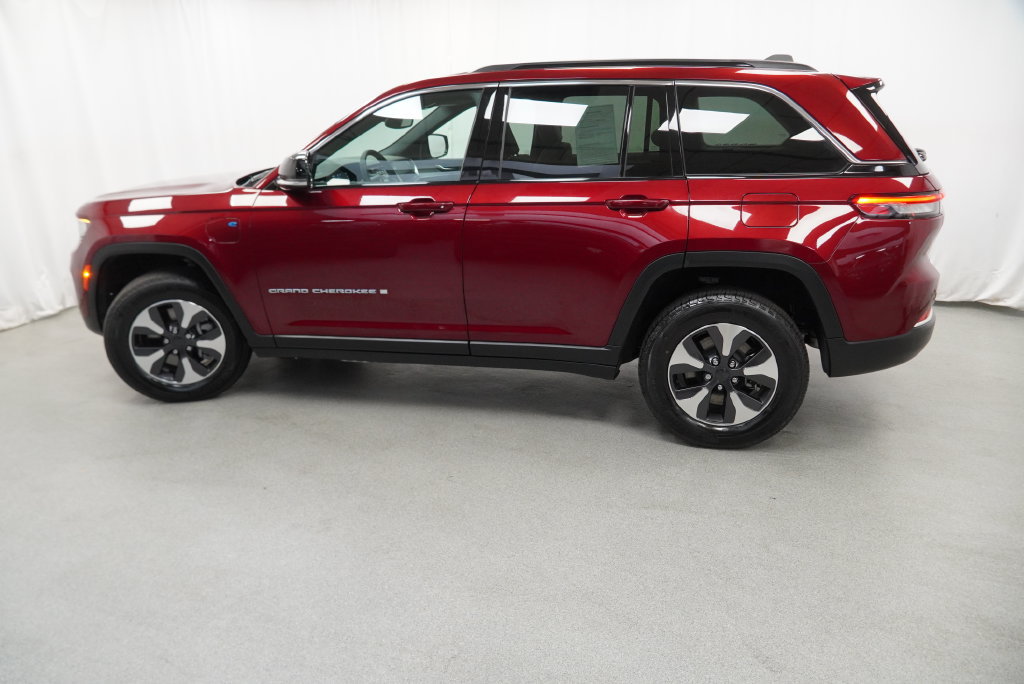 Used 2024 Jeep Grand Cherokee Limited 4xe AWD/4WD image 6