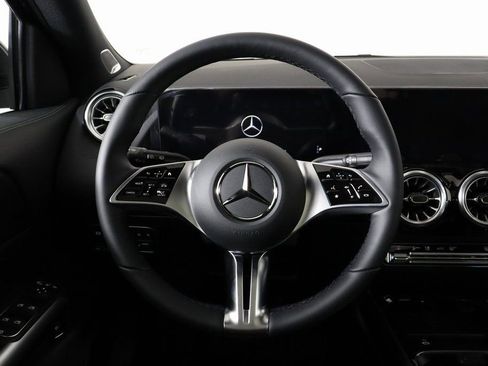 New 2025 Mercedes-Benz GLA 250 4MATIC image 18