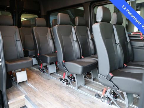 Used 2024 Mercedes-Benz Sprinter 2500 image 5