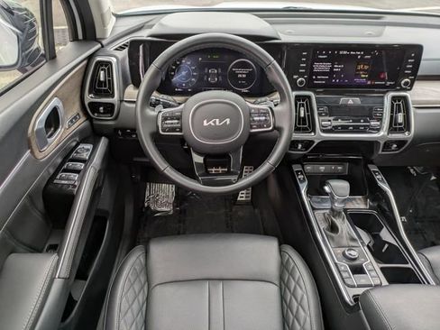 Used 2023 Kia Sorento SX Prestige image 18