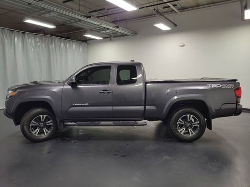 Used 2019 Toyota Tacoma TRD Sport image 5
