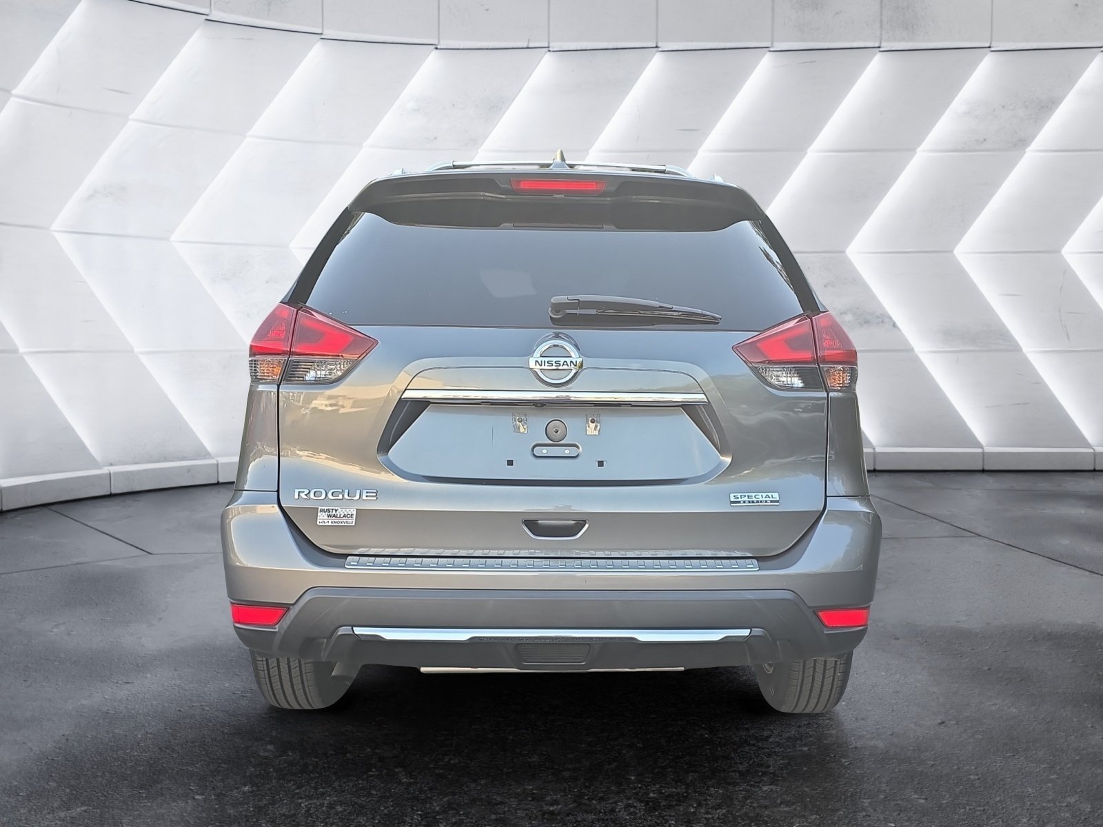 Used 2020 Nissan Rogue S w/ Special Edition Package FWD image 4
