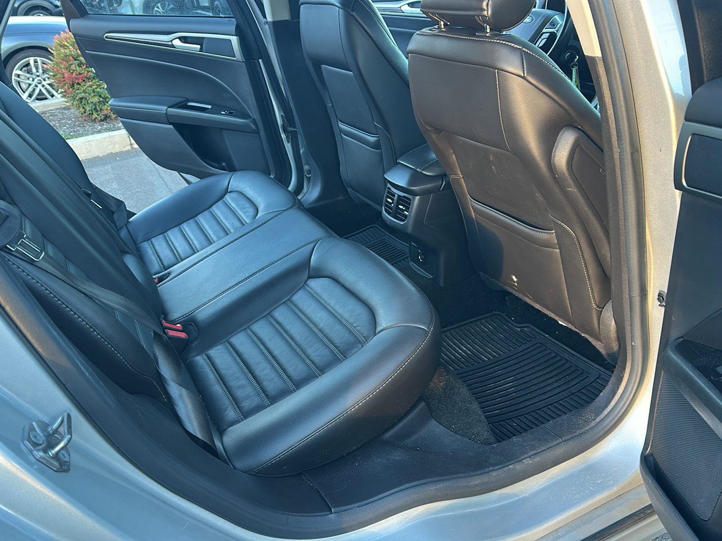 Used 2016 Ford Fusion SE w/ Equipment Group 202A AWD/4WD image 12