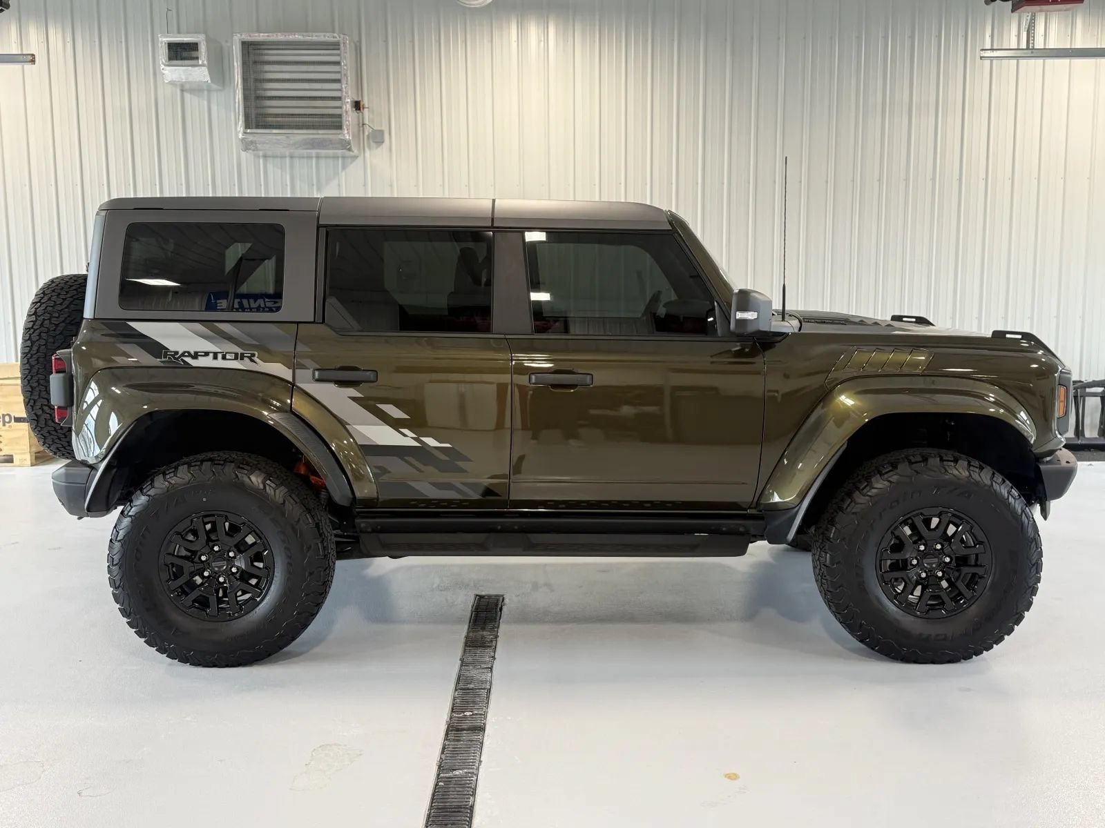 Used 2024 Ford Bronco Raptor AWD/4WD image 2