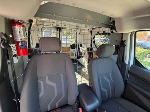 Used 2018 Ford Transit Connect XLT image 21