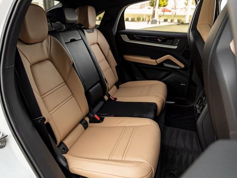 New 2026 Porsche Cayenne Coupe image 40