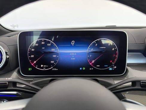 Used 2025 Mercedes-Benz C 300 4MATIC Sedan image 15