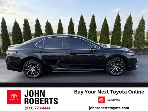 Certified 2024 Toyota Camry SE image 1