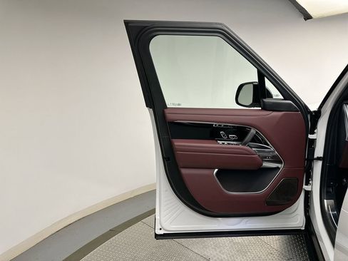 New 2026 Land Rover Range Rover Long Wheelbase Autobiography image 17