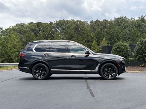 Used 2024 BMW X7 xDrive40i w/ Premium Package AWD/4WD image 3