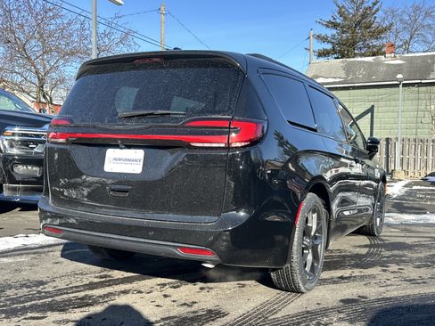 New 2026 Chrysler Pacifica Select w/ S Appearance Package image 18