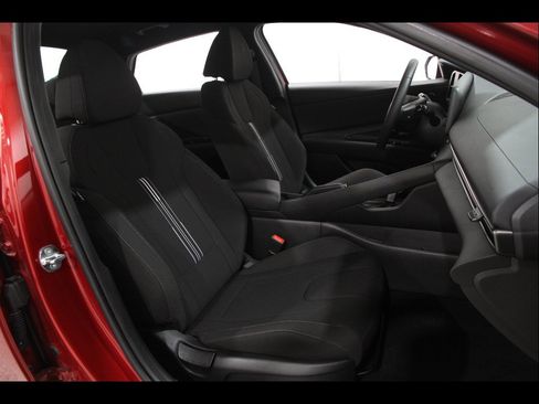 Certified 2025 Hyundai Elantra Sport FWD image 15
