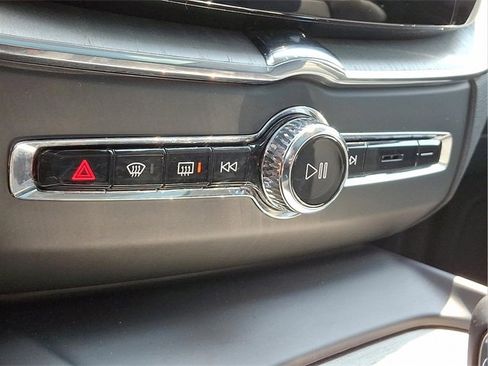 Certified 2025 Volvo XC60 B5 Plus image 14