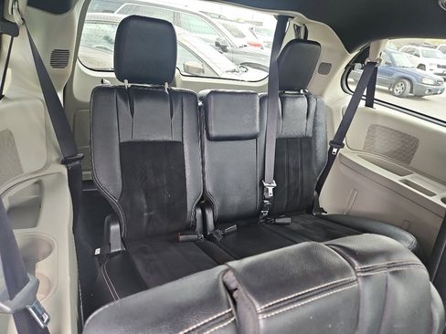 Used 2017 Dodge Grand Caravan SXT image 12