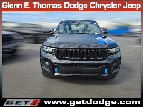 Used 2022 Jeep Grand Cherokee Trailhawk w/ Luxury Tech Group III image 2