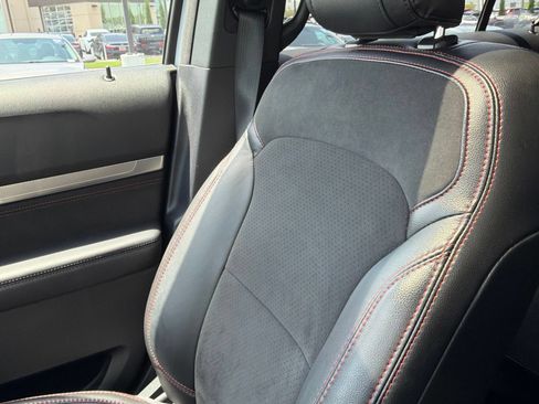 Used 2018 Ford Explorer XLT w/ Equipment Group 202A AWD/4WD image 13
