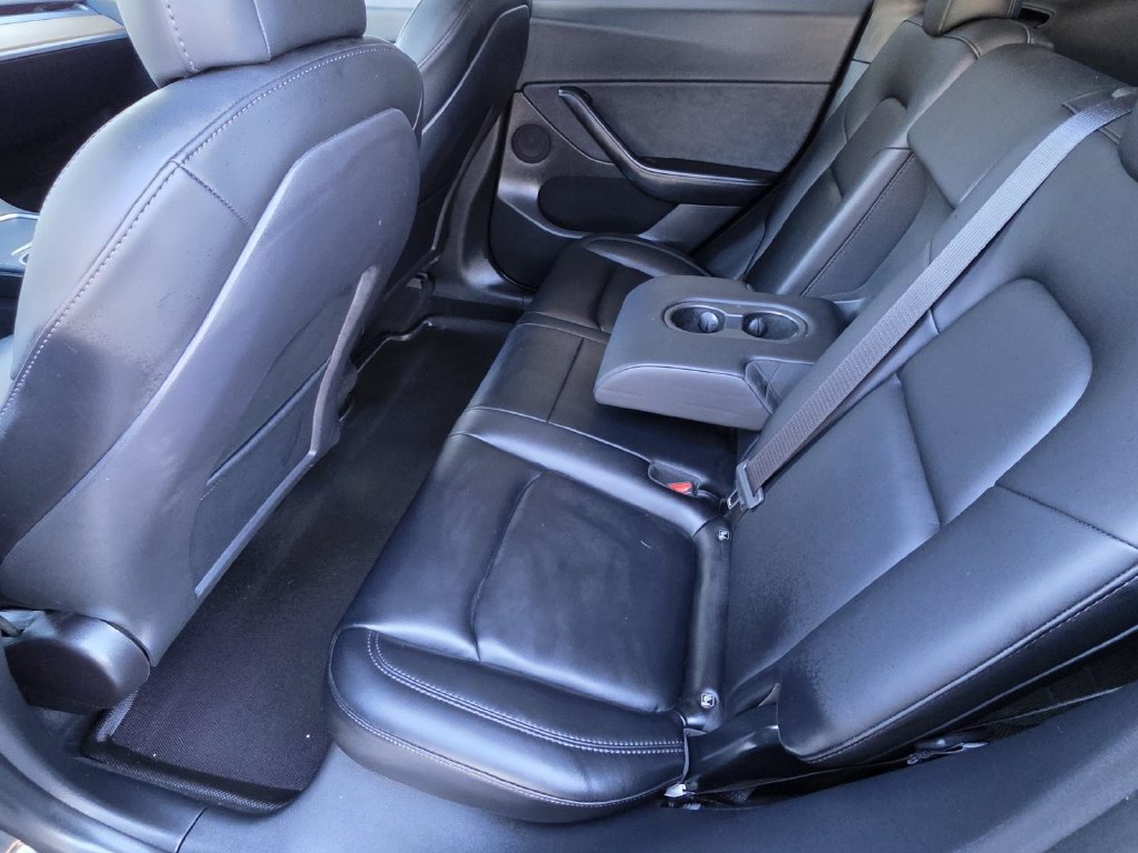 Used 2022 Tesla Model Y Performance AWD/4WD image 9