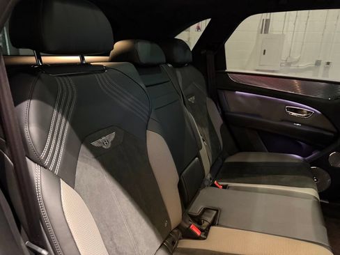 Used 2022 Bentley Bentayga AWD/4WD image 54