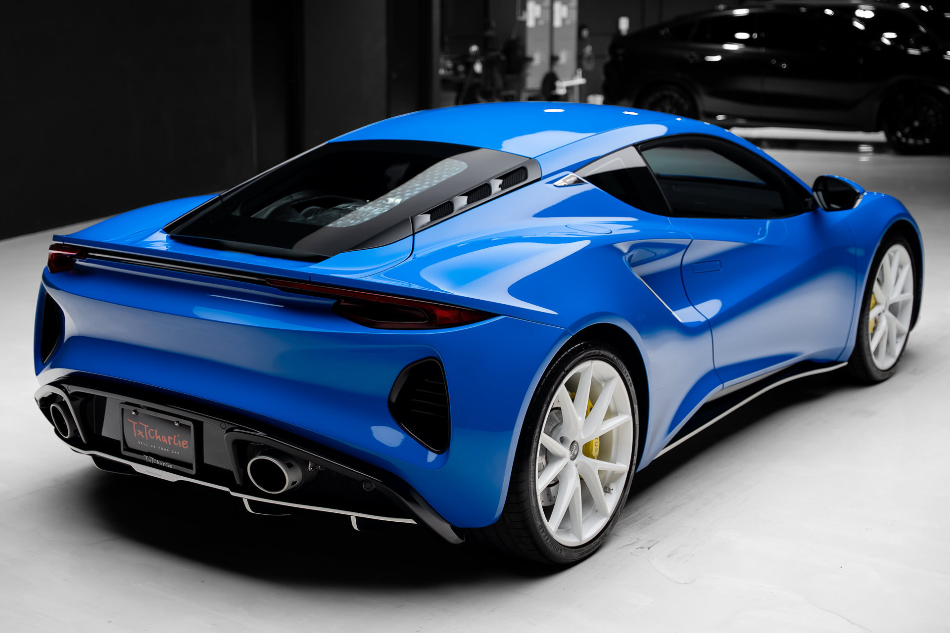 Used 2025 Lotus Emira RWD image 32