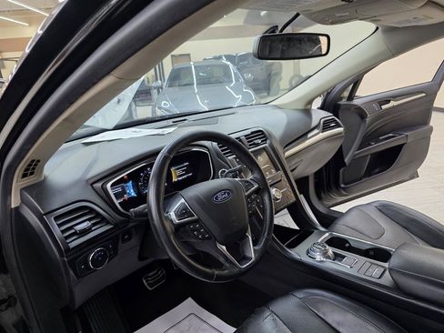 Used 2018 Ford Fusion Titanium FWD image 19