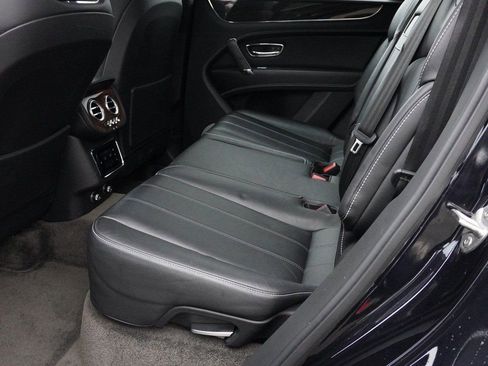 Used 2019 Bentley Bentayga AWD/4WD image 32