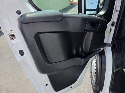 Used 2025 RAM ProMaster 2500 w/ Convenience Group FWD image 18