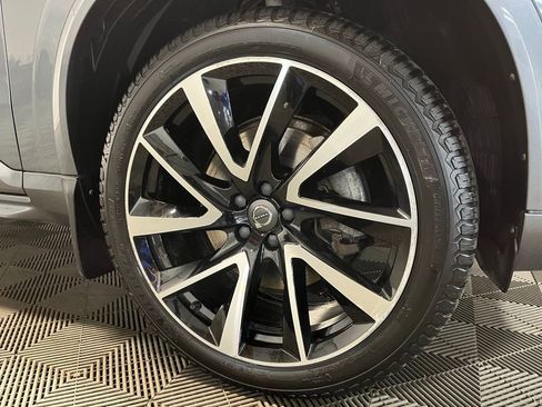 Used 2018 Volvo XC90 T6 Momentum w/ Convenience Package image 3