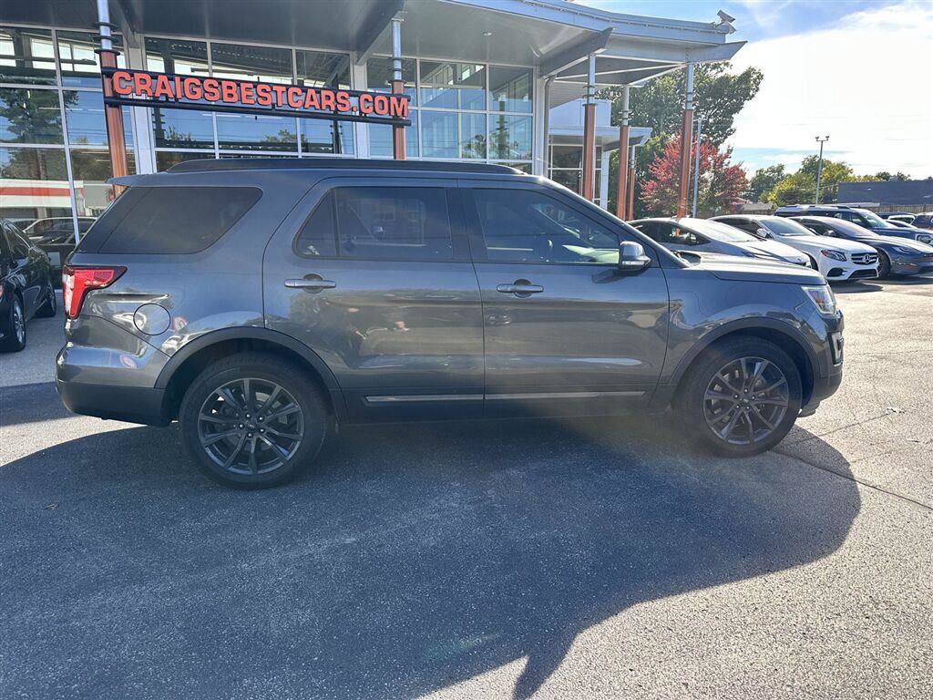 Used 2017 Ford Explorer XLT w/ Equipment Group 202A AWD/4WD image 2