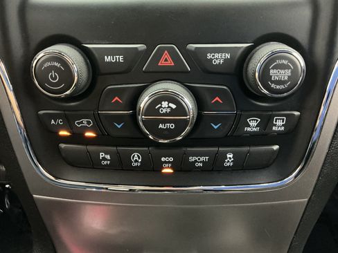 Used 2019 Jeep Grand Cherokee Laredo AWD/4WD image 35