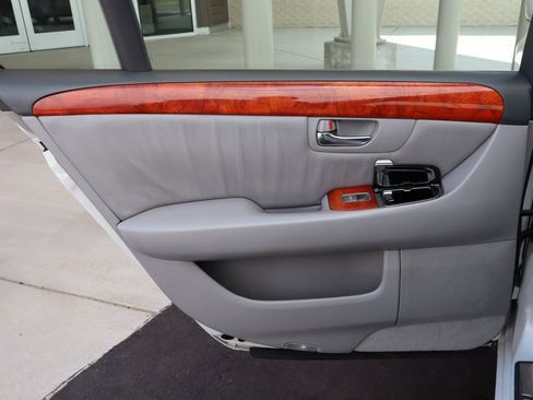 Used 2005 Lexus LS 430 image 24