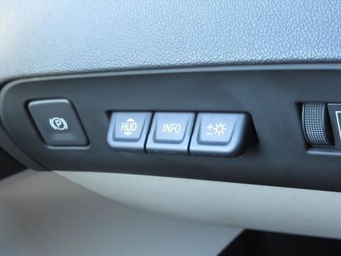 Used 2023 Buick Enclave Premium image 23