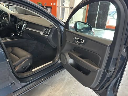 Used 2020 Volvo S60 T5 Momentum FWD image 40
