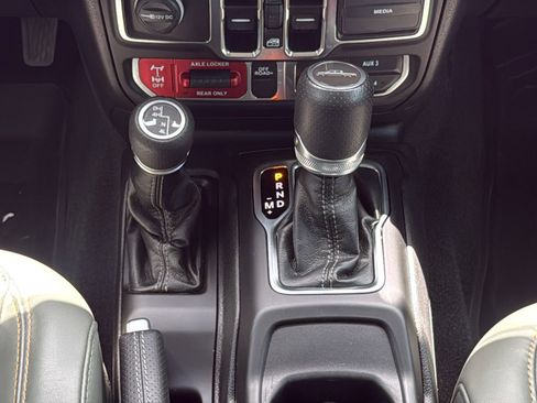 Used 2025 Jeep Gladiator Mojave w/ Safety Group AWD/4WD image 19