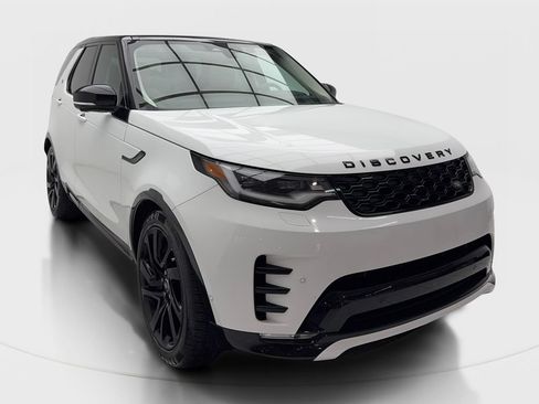 Used 2025 Land Rover Discovery Dynamic SE AWD/4WD image 2