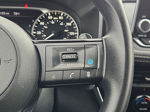 Used 2023 Nissan Rogue SV image 19