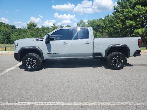 Used 2025 GMC Sierra 2500 AT4X AWD/4WD image 2