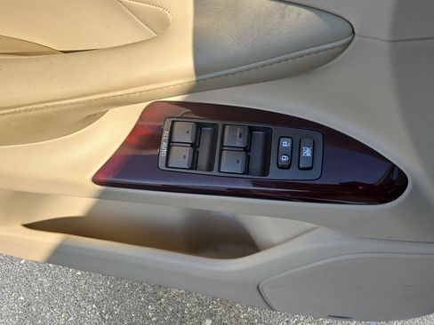 Used 2015 Lexus LX 570 4WD w/ Luxury Package image 27