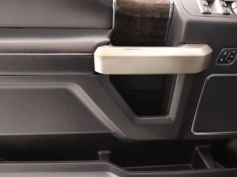 Used 2022 Ford F250 Lariat w/ Black Appearance Package image 17