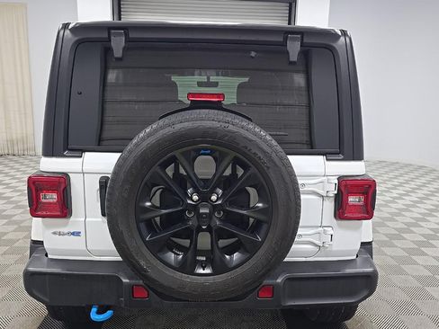 Used 2023 Jeep Wrangler Unlimited Sahara w/ Cold Weather Group AWD/4WD image 6