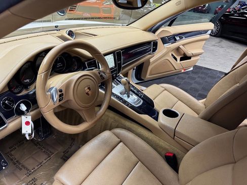 Used 2015 Porsche Panamera 4 image 30