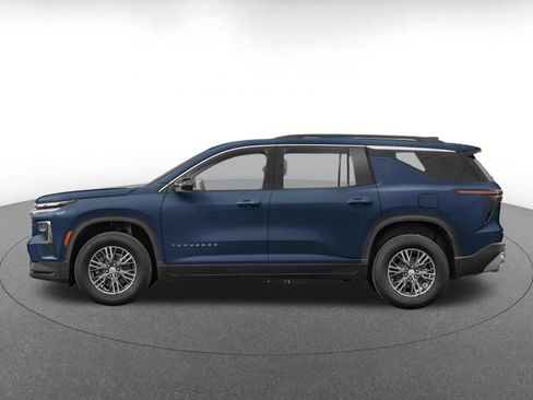 Used 2025 Chevrolet Traverse LT AWD/4WD image 3