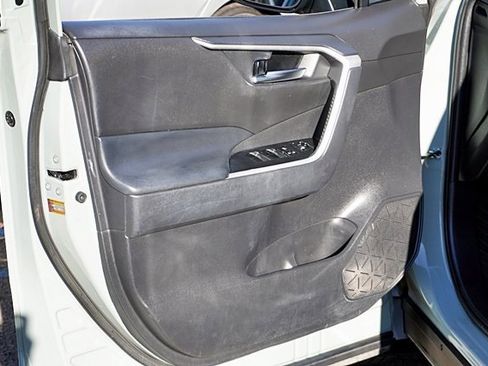 Used 2021 Toyota RAV4 XLE image 22