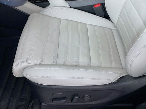 Used 2025 Kia Telluride SX Prestige image 24