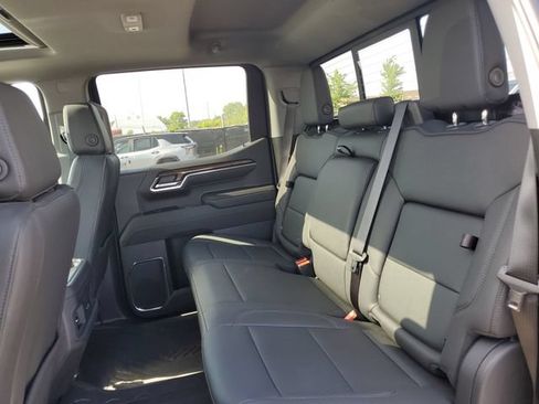 Used 2026 Chevrolet Silverado 1500 LT Trail Boss w/ LT Trail Boss Premium Package AWD/4WD image 26