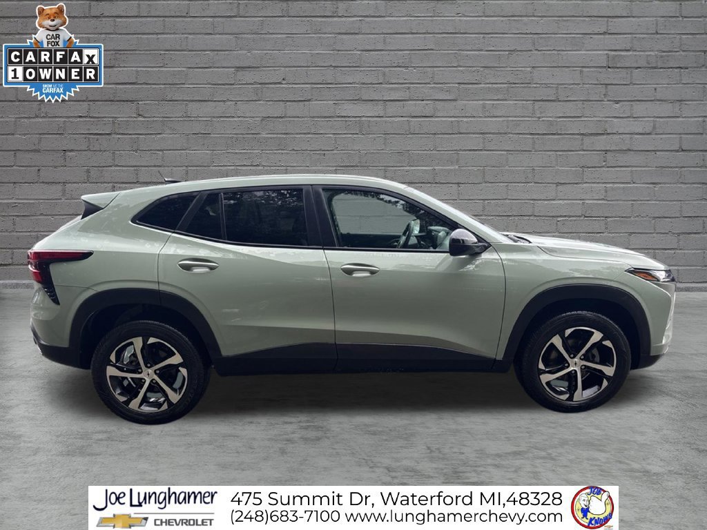Certified 2024 Chevrolet Trax RS w/ Driver Confidence Package FWD image 2